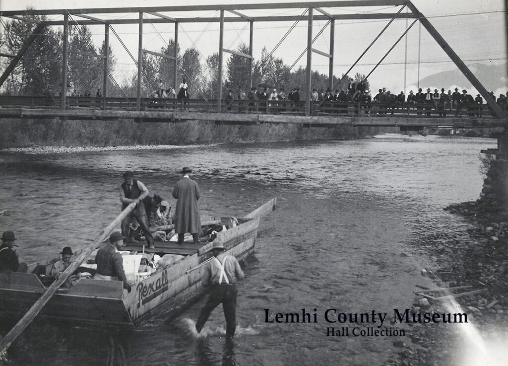 Guleke scow leaving his scow yard on the Salmon River at Salmon City